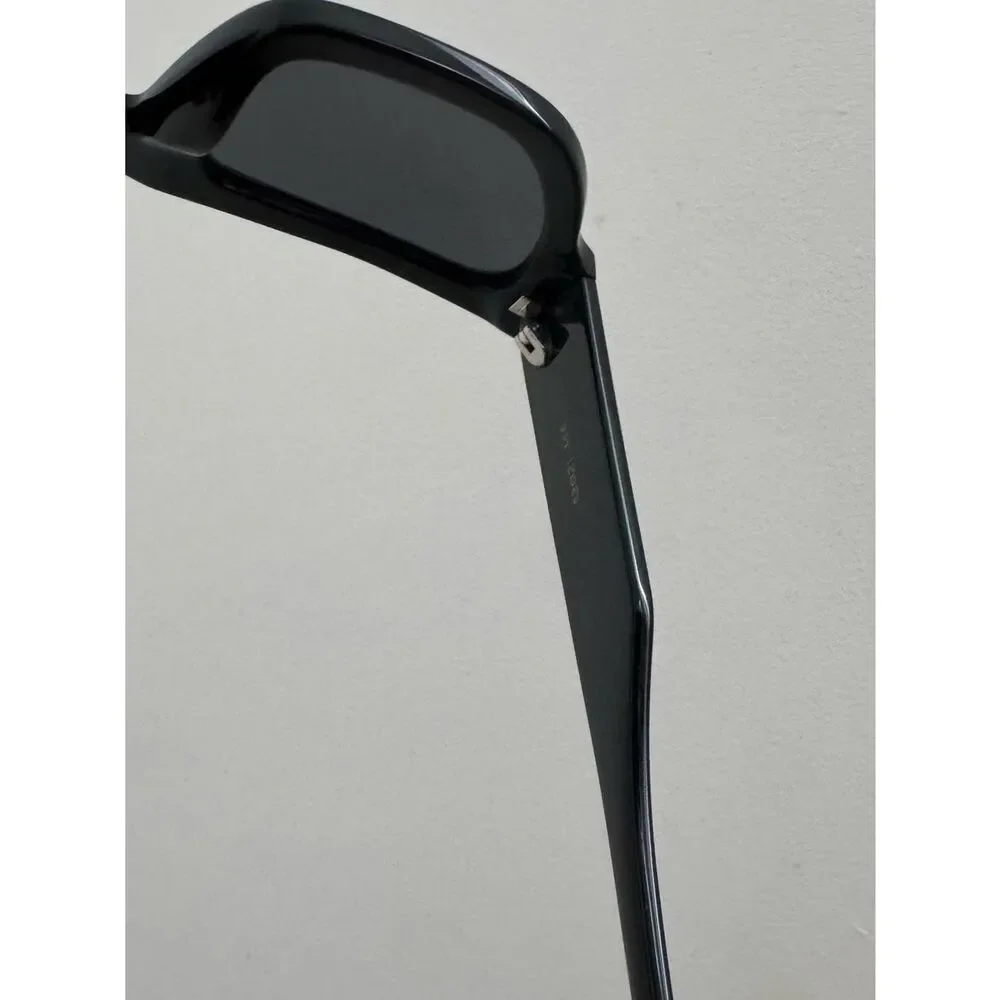 VEHLA Finn sunglasses in black smoke
